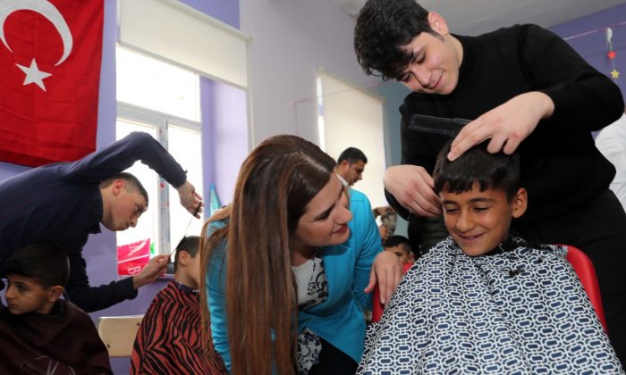 Mardin’de öğrencilere kuaför hizmeti