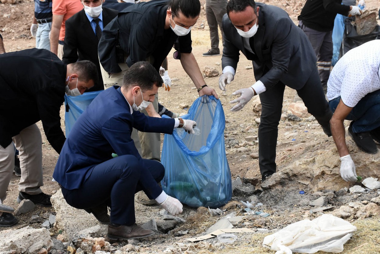 Kaymakam çöp topladı