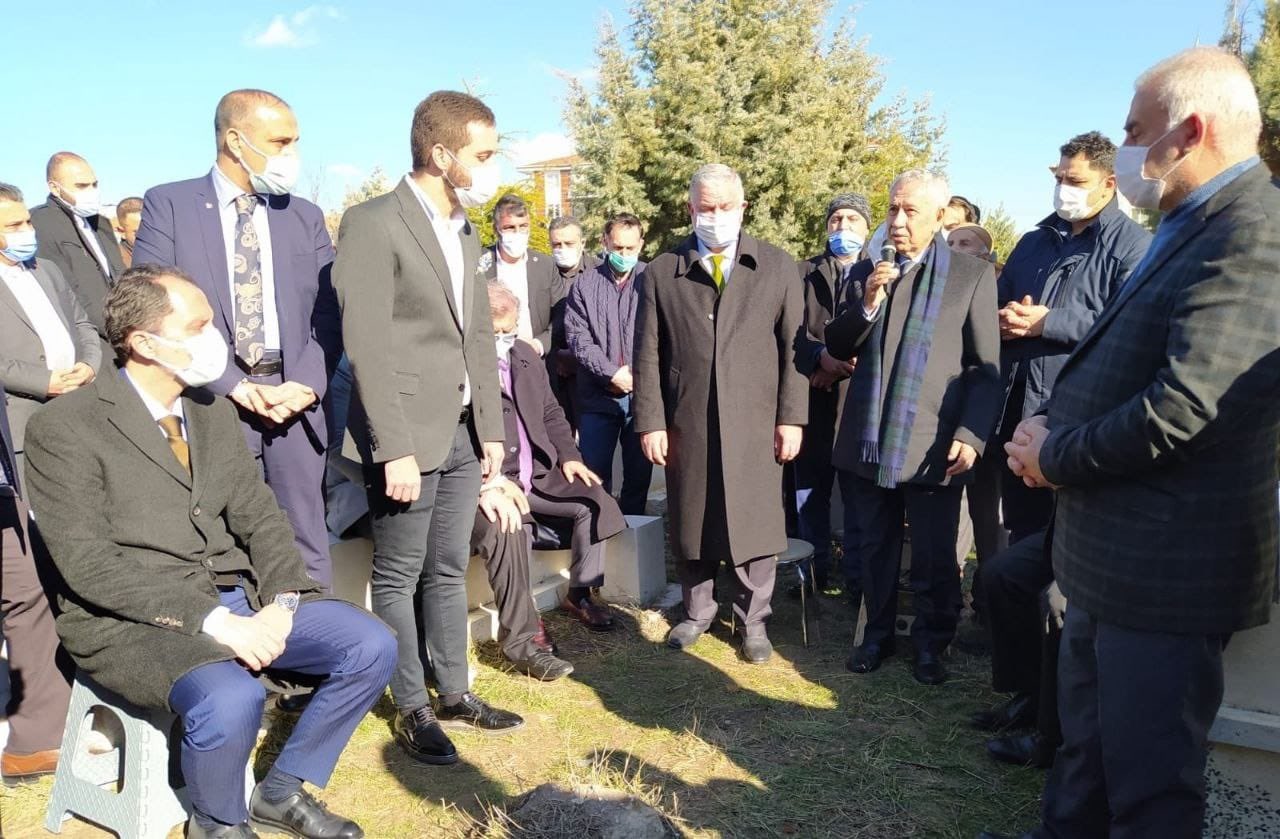 Arınç: “Yüz binlercesini toplasan içinden bir tane Fehim Adak çıkmaz”