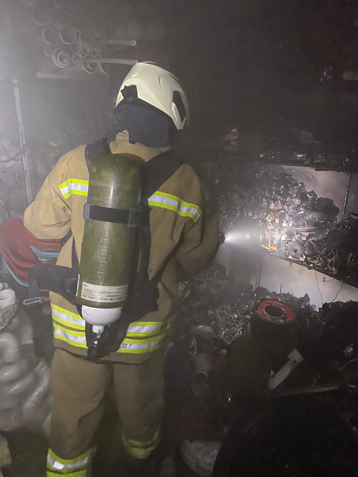 Yangında Tesisat Dükkanı Kullanılamaz Hale Geldi