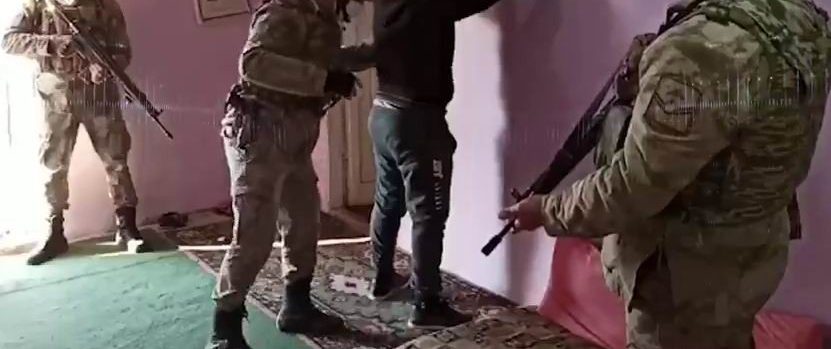 Mardin’de 12 yıl hapis cezası olan zanlı jandarma tarafından yakalandı