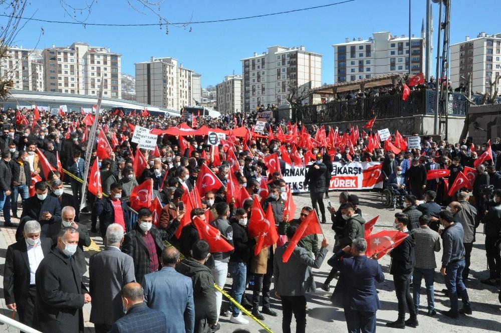 Şırnak kırmızı beyaza büründü, vatandaşlar teröre karşı yürüdü