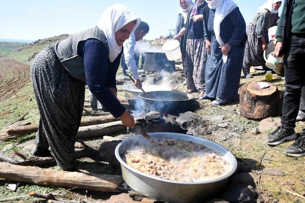 Siverek’te vatandaşlar yağmur duasına çıktı