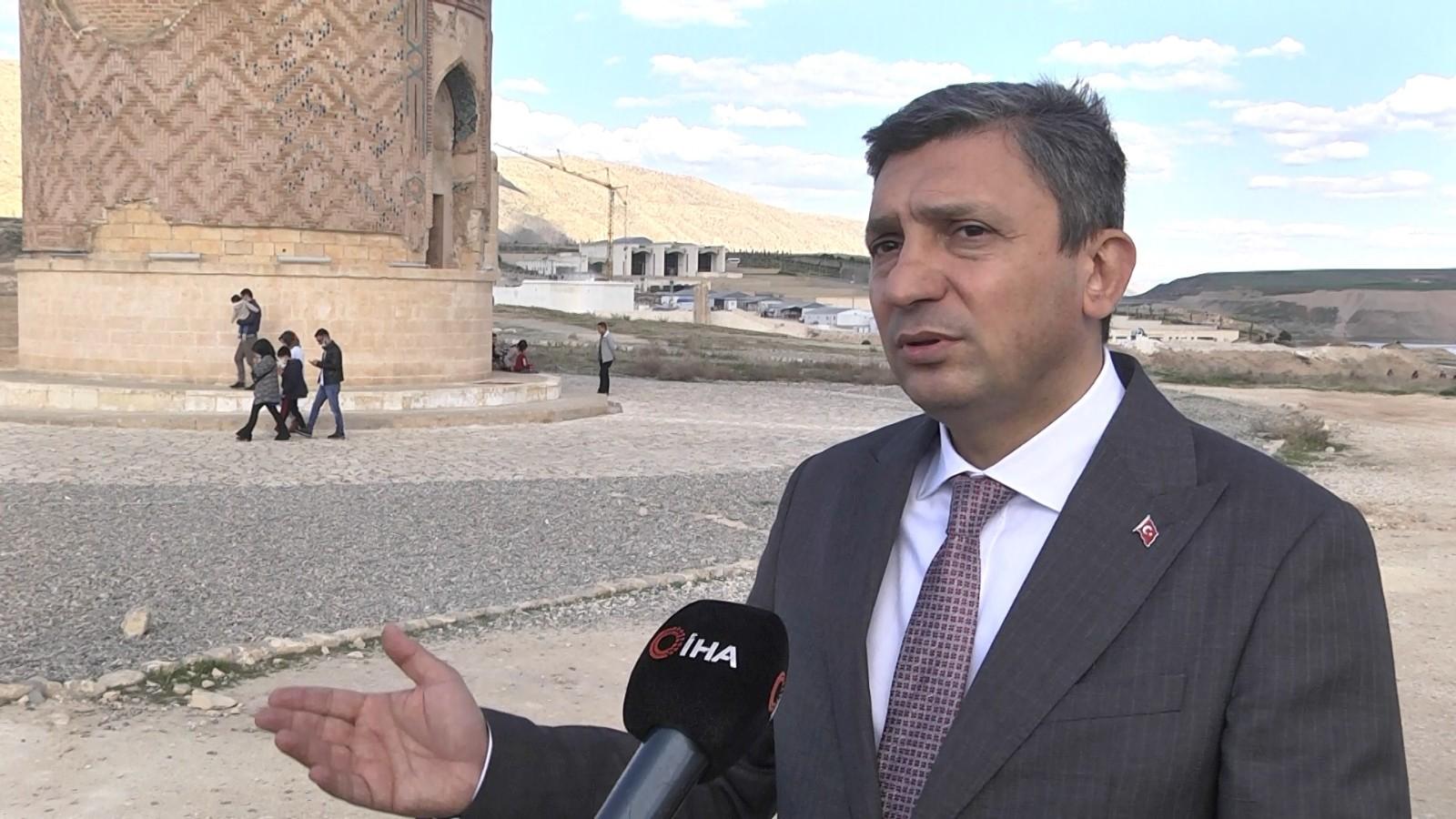 Vali Şahin: “Çalışmamız hizmet üzerinedir”