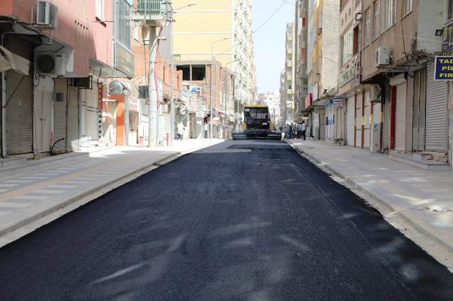 Kızıltepe’de 2021’in İlk Asfaltı Serildi