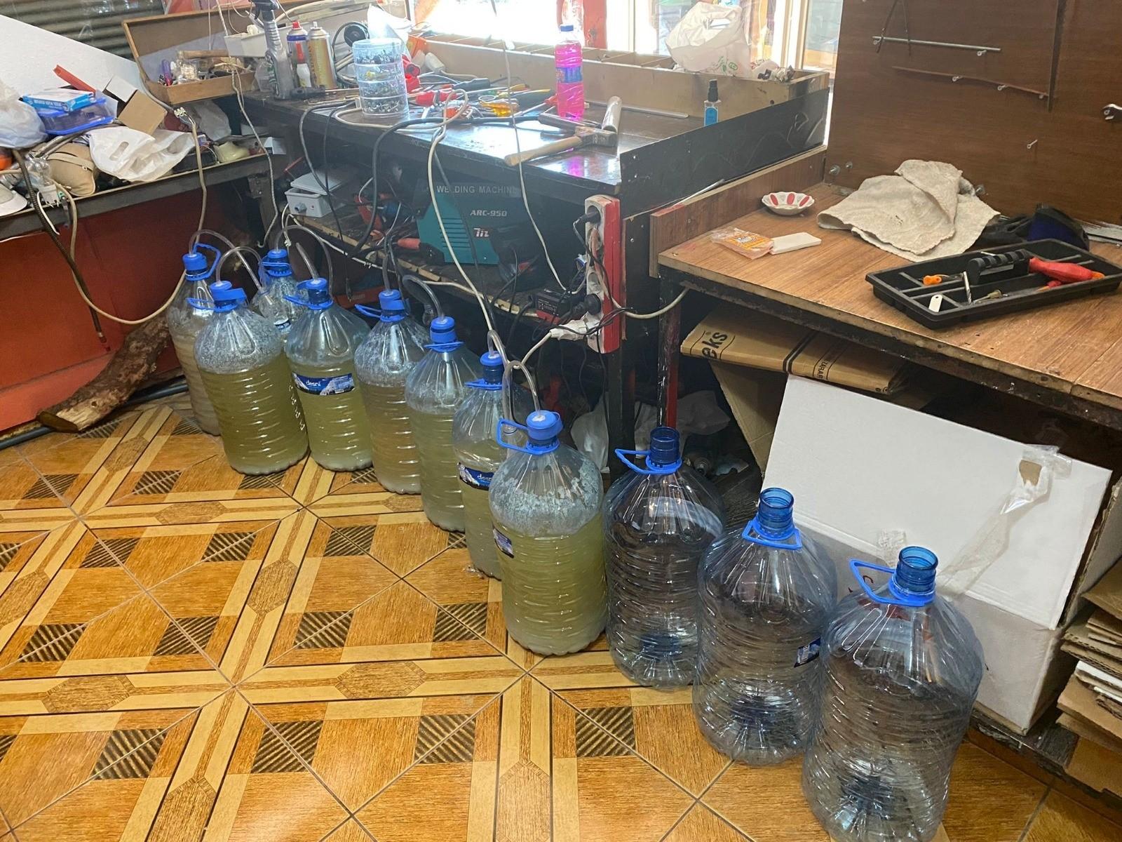 Batman’da kaçak içki imalathanesine baskın