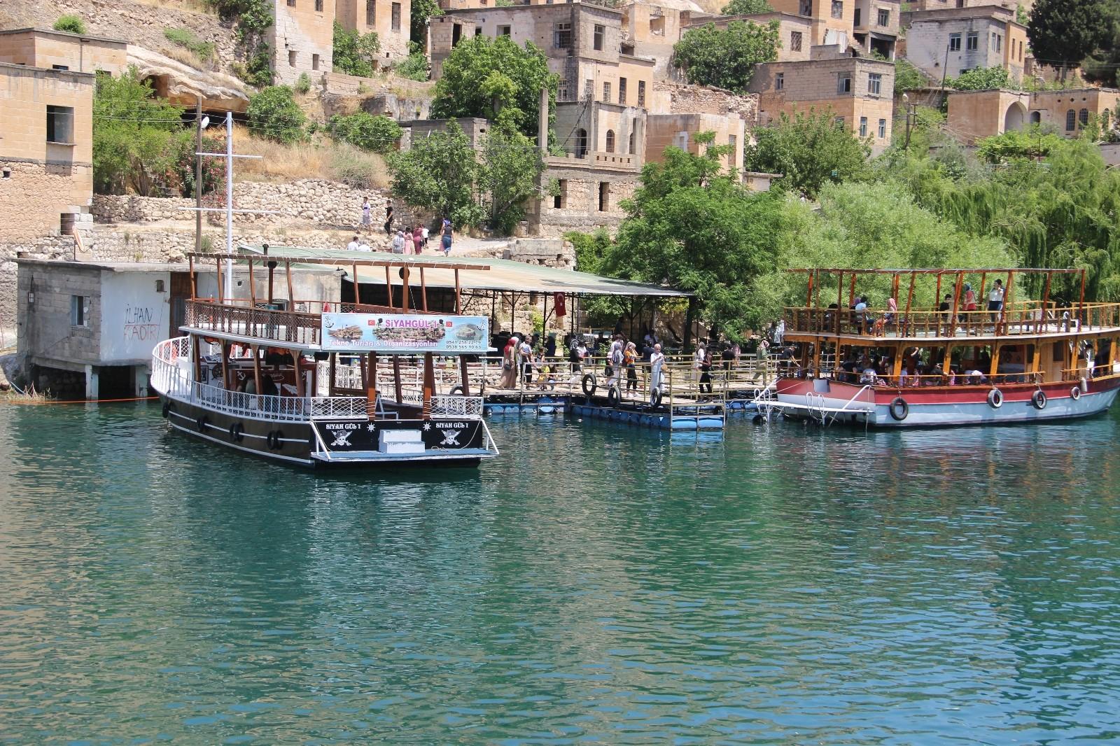 Halfeti’ye turist akını
