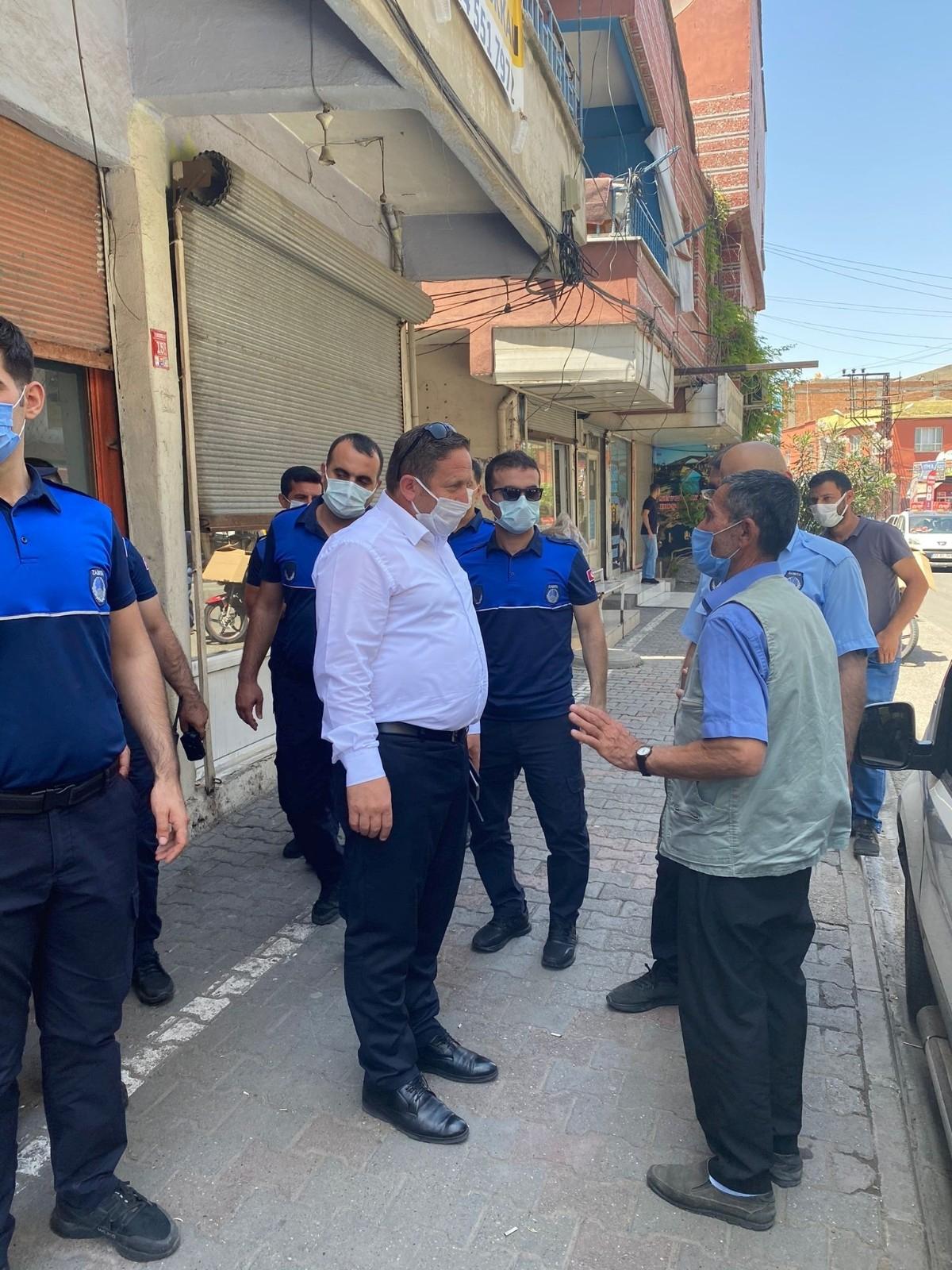 Korona virüs aşı randevusu alamayan vatandaşın yardımına zabıta müdürü yetişti