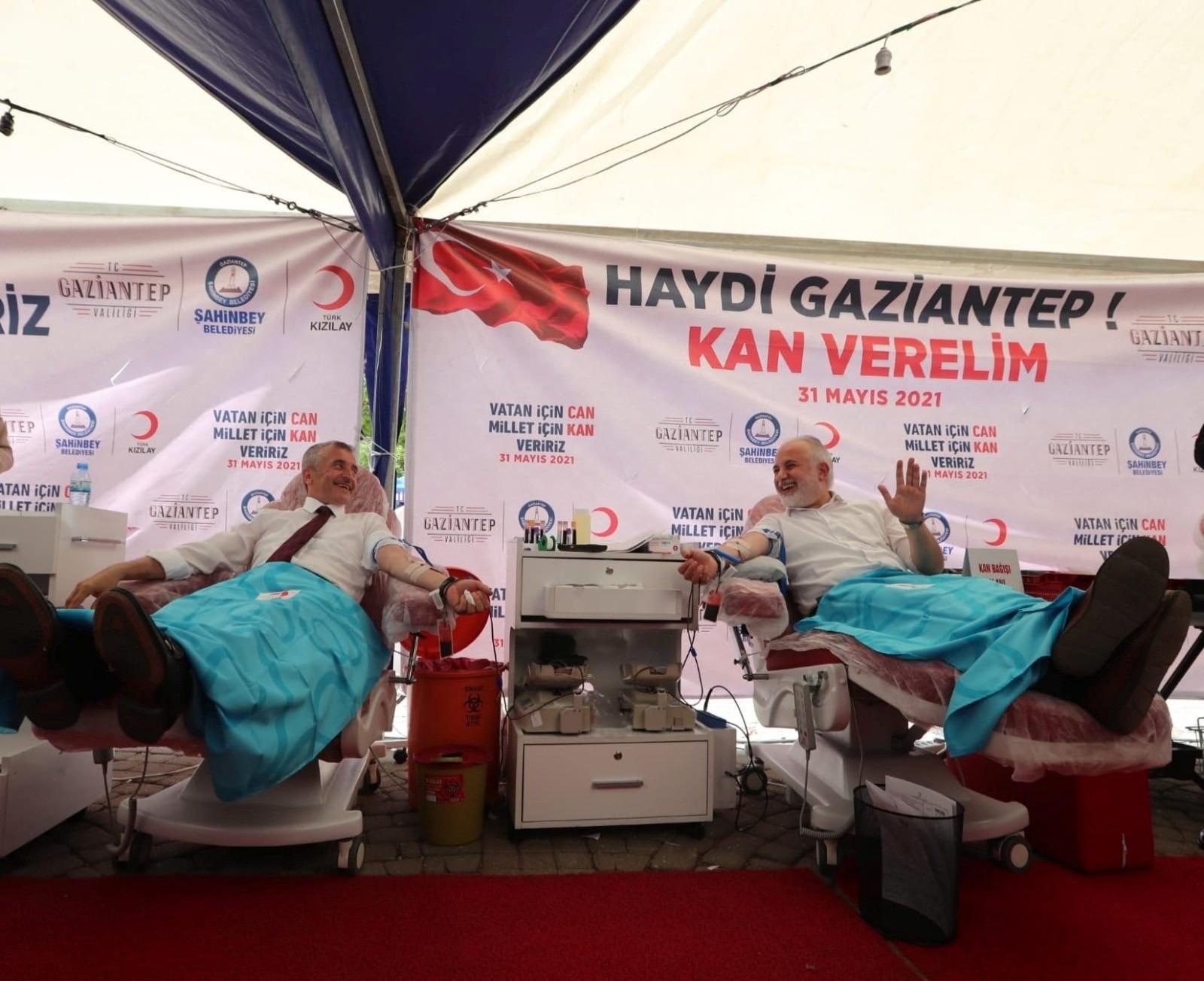 Şahinbey Belediyesi’nden ülkeye kan, Gazze’ye 5 ambulans desteği