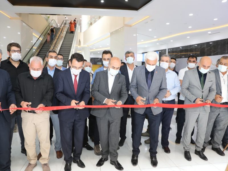 EBRU VE HAT SANATÇISI MÜEZZİNDEN FİLİSTİNLİLERE DESTEK SERGİSİ