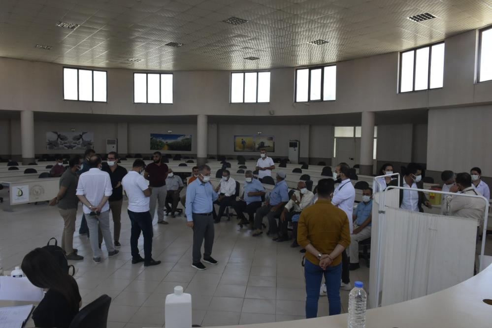 Kızıltepe Hububat Ticaret Merkezinde çalışanlar korona virüs aşısı oldu