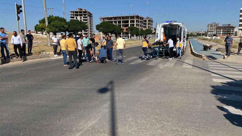 Kırmızı ışıkta geçti otomobile çarptı: 2 yaralı