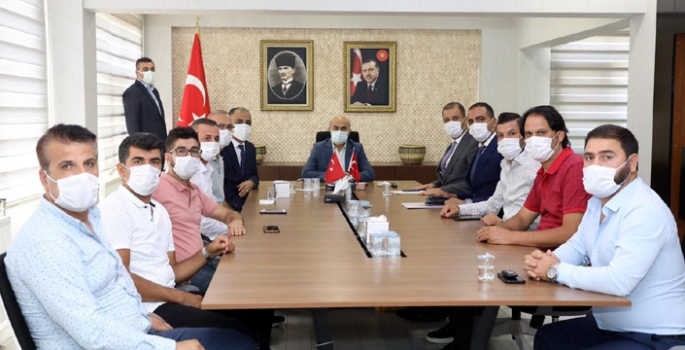 Mardin Valisi Demirtaş, tekstilci esnaf ile bir araya geldi