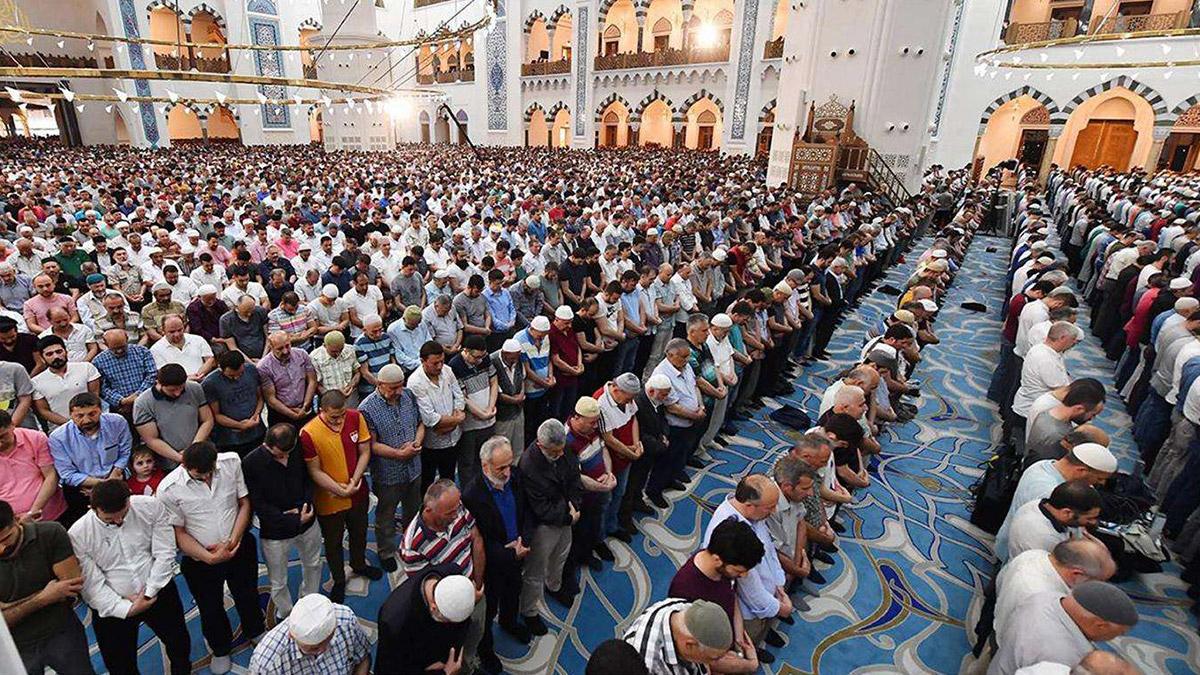 Bayram namazı nasıl kılınır? Kurban Bayramı namazı farz mı, sünnet mi, vacip mi?