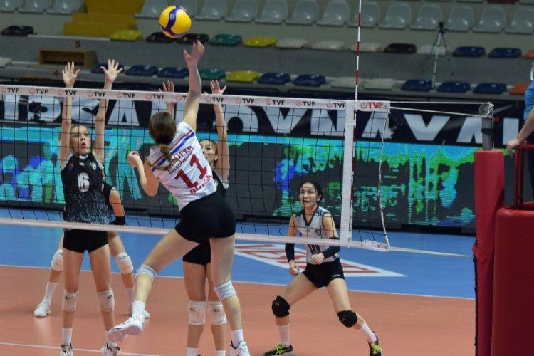 Bursa’da Nilüferli sultanlar sezonu galibiyetle kapattı