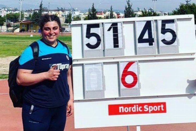 Bursalı Sıla Açıkbaş ‘Çekiç Atma’da Türkiye Şampiyonu oldu