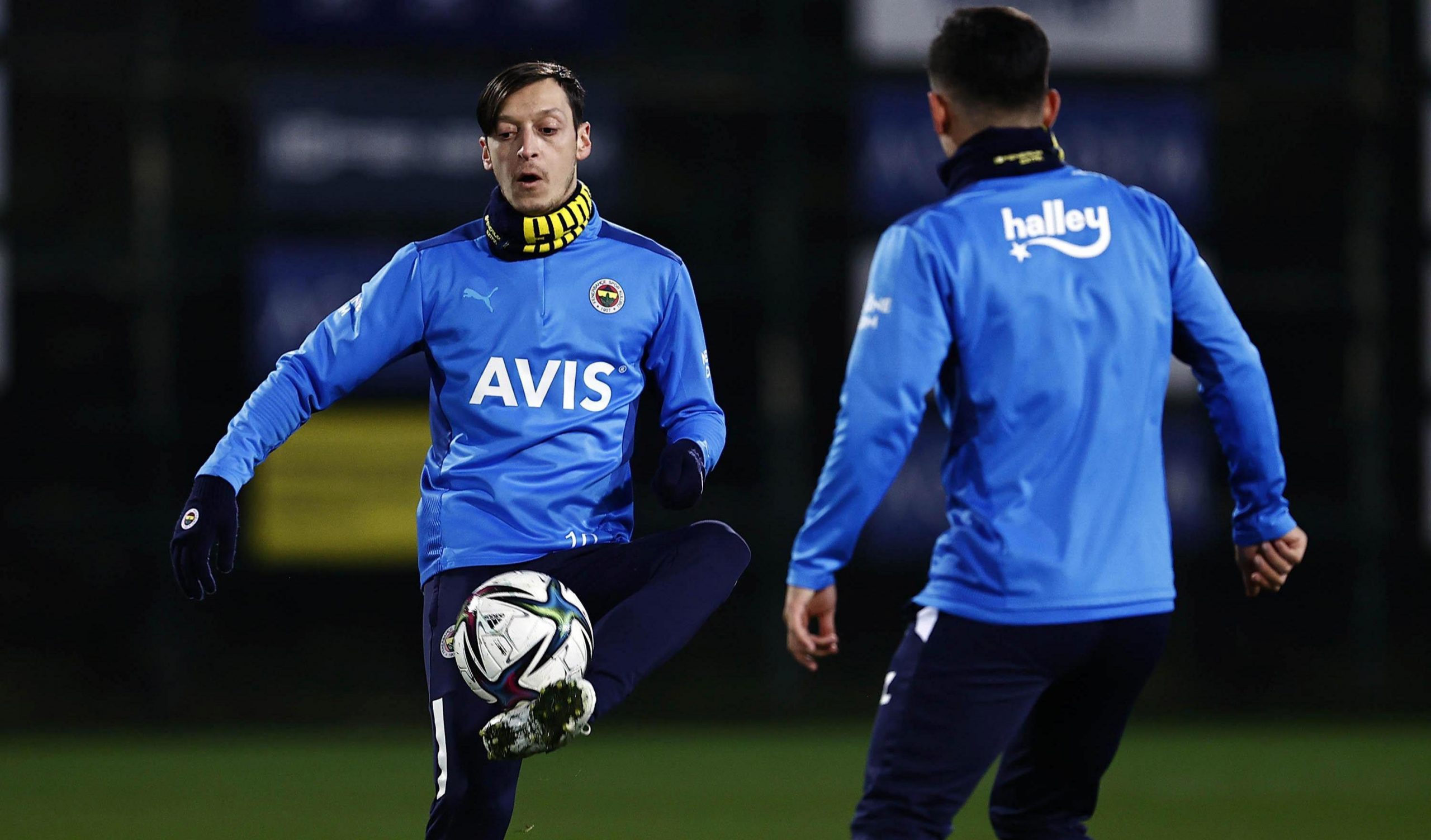 Fenerbahçe’de Mesut Özil takımla çalıştı! Hatayspor karşısında oynayacak mı?