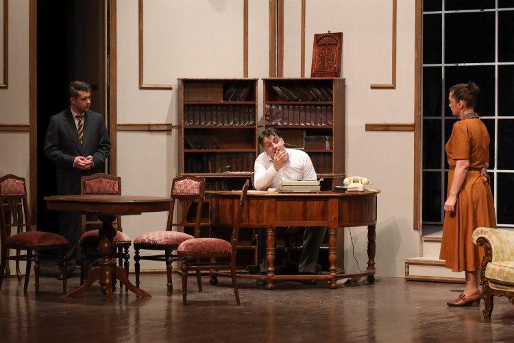 Bursa Şehir Tiyatrosu Uşak’ta perde açtı