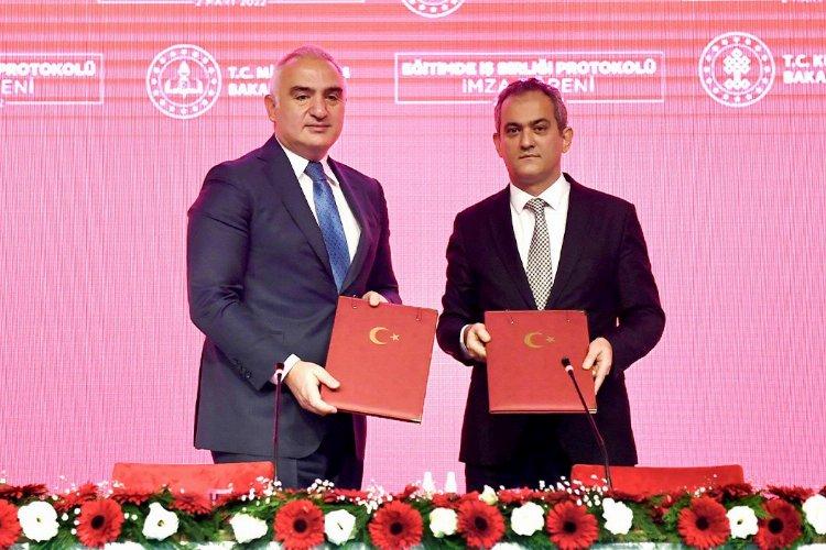 MEB’den Sosyal Bilimler Liseleri’ne ‘Atatürk Kitaplığı’