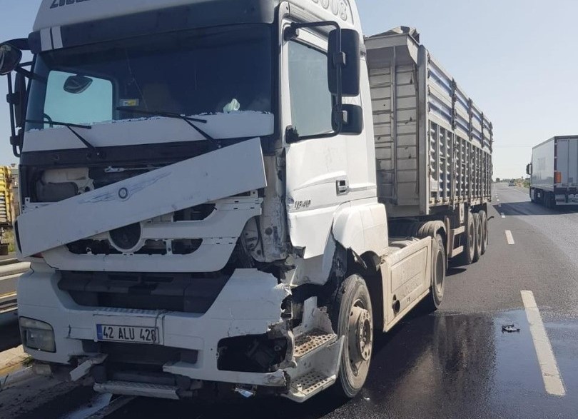 Kontrolden çıkan tır, karşı şeritten gelen araçla çarpıştı: 1 yaralı