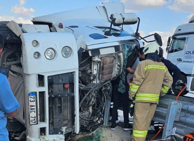 Mardin’de tanker devrildi: Şoför hayatını kaybetti