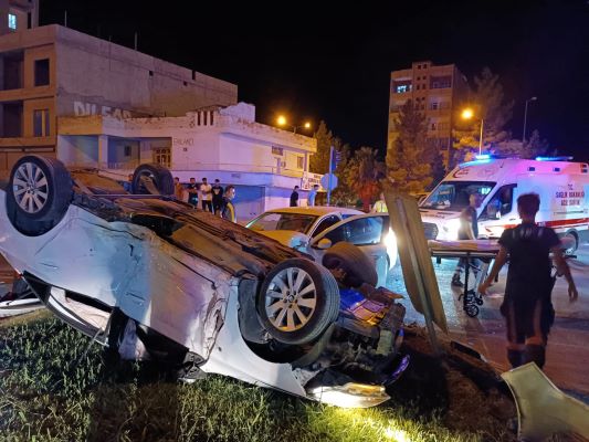 Mardin’de iki otomobil çarpıştı: 2 yaralı
