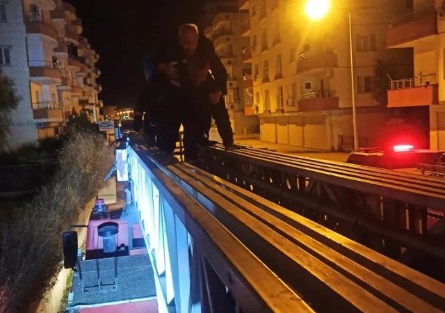 Mardin’de çıkan yangında dumandan etkilenen 4 kişi hastaneye kaldırıldı