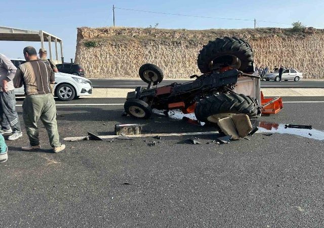 Traktör ile otomobil çarpıştı: 3 yaralı