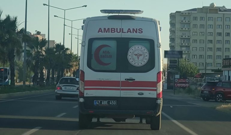 Mardin’de balkondan düşen çocuk ağır yaralandı