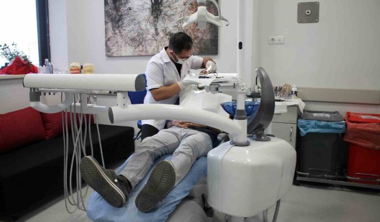 Midyat Ağız ve Diş Sağlığı Merkezinde modern protez uygulamaları yapılmaya başlandı